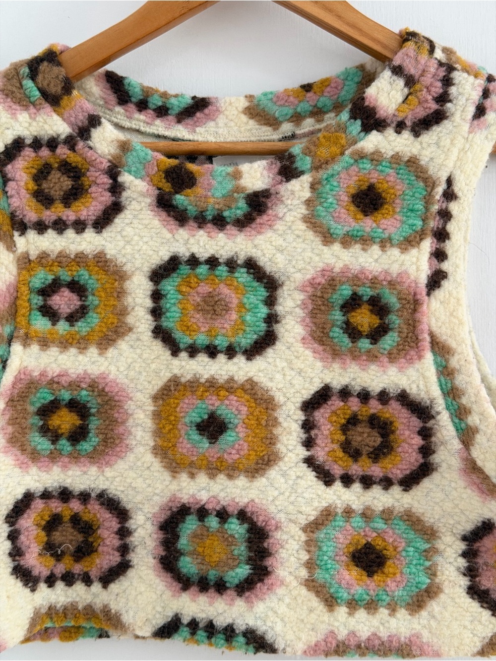Zara Cream Sherpa Crop Top with Multicolor Geometric Motif - Picture 2 of 5